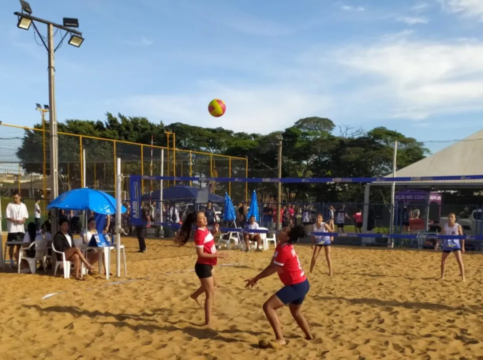 Vôlei de praia é uma das modalidades dos Jogos Escolares do Paraná