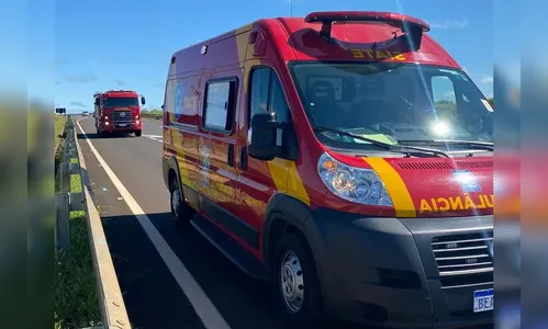 Mulher é socorrida pelo Siate após ser atropelada