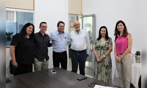 Prefeito de Rolândia conhece a rede municipal de educação de Apucarana