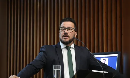 Arilson pede cassação de 'Cidadão Honorário' de Thompson Flores