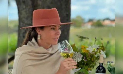 Paolla Oliveira curte passeio de moto e dia de sol em Portugal; vídeo