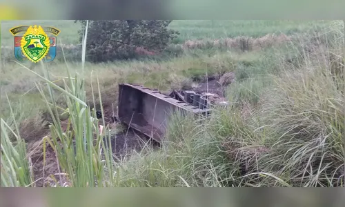 Caminhoneiro de 40 anos fica ferido após veículo tombar na PR-436