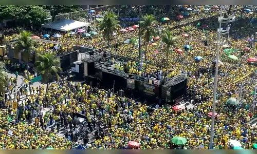 Ato em Copacabana reúne apoiadores de Bolsonaro contra decisões do STF