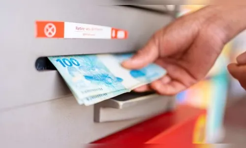 Bandido rende mulher em caixa eletrônico e rouba R$ 5 mil