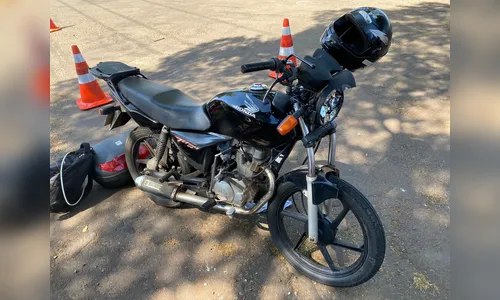 Batida entre carro e moto deixa motociclista ferido na 'Minas Gerais'