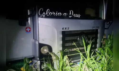 Caminhoneiro é feito refém e roubado por trio armado na PR-486