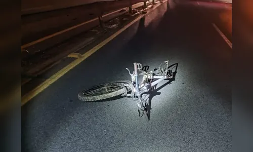 Ciclista de 61 anos cai e morre atropelado por carreta no Paraná