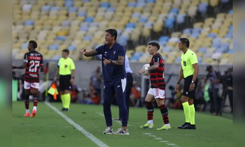 São Paulo demite técnico Thiago Carpini após derrota para o Flamengo
