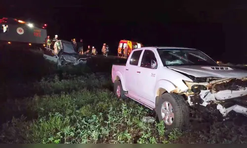 Colisão frontal deixa três feridos na BR-277, incluindo gestante