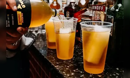 Menino passa mal após beber ‘copão’ e dona de conveniência é presa