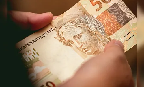 Homem tem R$ 20 mil furtados após levar mãe no médico em Marumbi