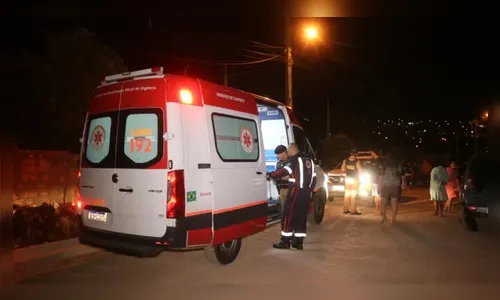 Adolescente faz ameaças com facão, cai, se corta e é contido pela PM