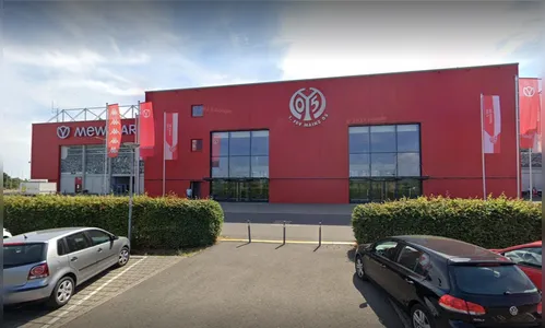 Bomba não detonada da 2ª Guerra Mundial é achada em estádio na Europa