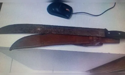 Filha apanha e é ameaçada com facão ao separar briga de pai e mãe