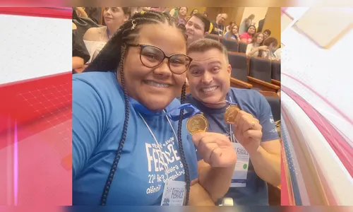 Aluna ganha prêmio ao investigar racismo na história dos dicionários