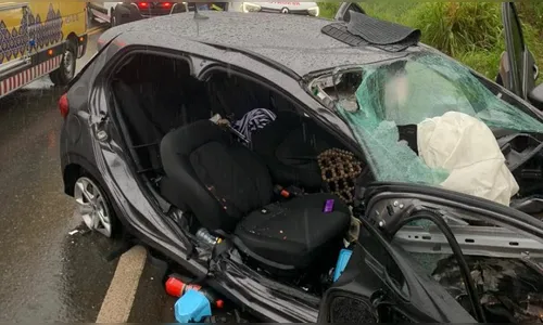 Casal e criança morrem em colisão entre Monza e Fiat Argo na BR-277