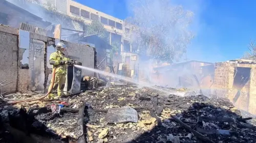 Incêndio mobilizou cinco equipes do Corpo de Bombeiros