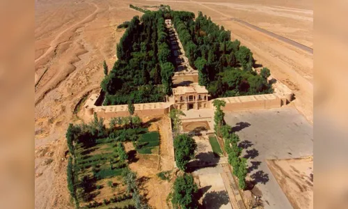 Jardim persa é achado em oásis no meio do deserto do Irã