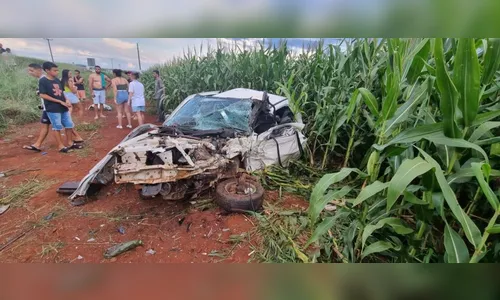 Jovem de 27 anos morre após grave colisão entre Vectra e Gol na PR-180