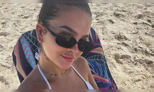 Após gravidez falsa, Mel Maia exibe 'tanquinho' em fotos na praia
