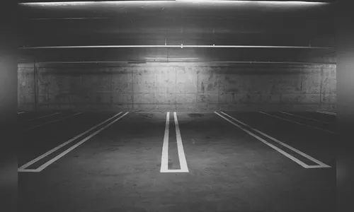 Moto é furtada dentro de estacionamento de supermercado em Arapongas