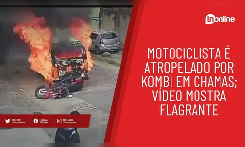 Motociclista é atropelado por Kombi em chamas; vídeo mostra flagrante