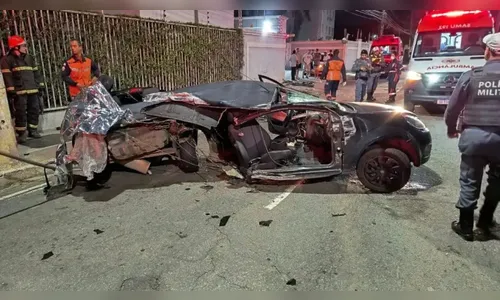 Universitárias morrem após carro bater em muro; assista o vídeo