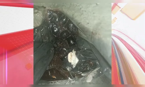 Mulher engole pacote de fumo por medo de ir presa e ficar sem cigarro