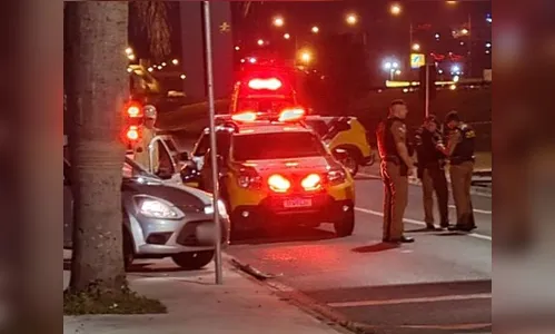 Ladrão foge na contramão por 15 km e morre após confronto com a PMPR