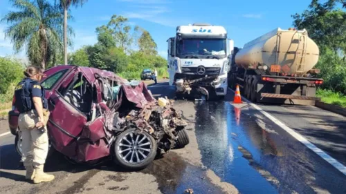 O acidente aconteceu na manhã desta segunda-feira (22)