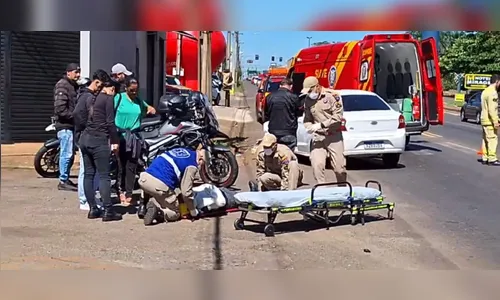 Motociclista sofre fratura após colidir contra carro na Av. Maracanã