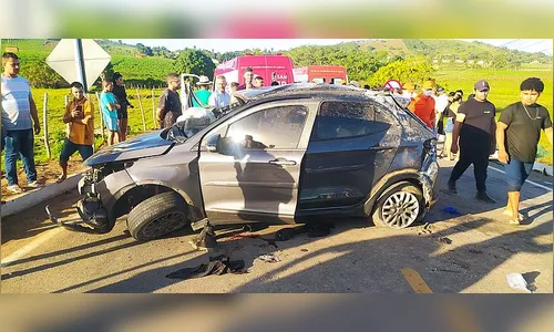 Motorista tenta ultrapassagem, invade contramão e mata casal em moto
