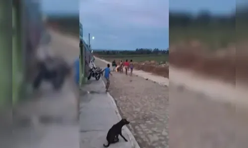 Homem ateia fogo em amigo após ser chamado de 