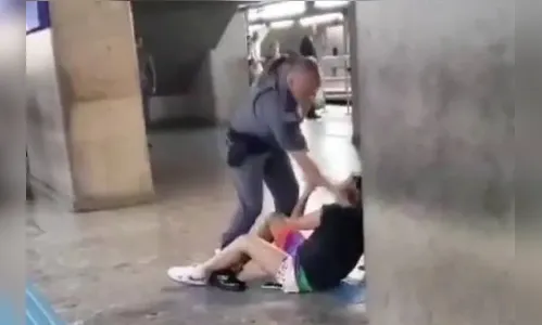 PM bate no rosto de mulher em estação de trem e é afastado; vídeo