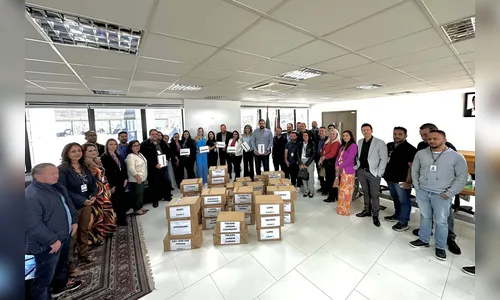 Governo do Paraná entrega tablets para 26 Centros da Juventude