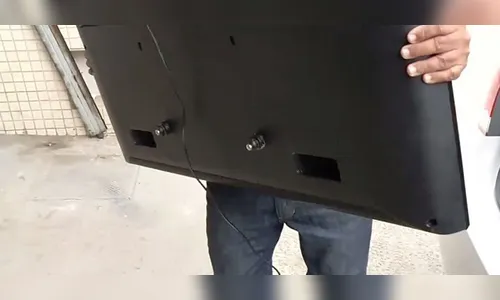 Mãe chama a polícia após filho furtar TV para comprar drogas