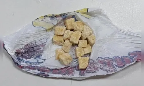 Policiais flagram e prendem suspeito com pedras de crack em Ivaiporã