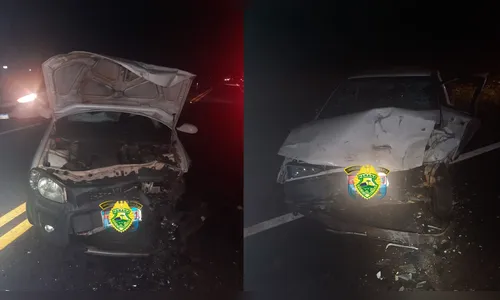 Carros de Londrina se envolvem em colisão frontal em Arapongas