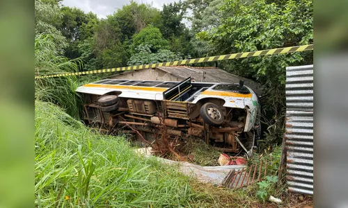 Acidente com ônibus escolar deixa 16 alunos feridos em Apucarana