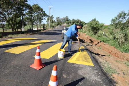 Pavimentação asfáltica acontece na Estrada Professor André Berezoski, entre o Contorno Sul/BR-376