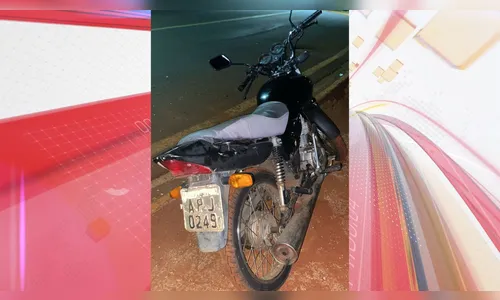 Polícia encontra moto furtada escondida em matagal