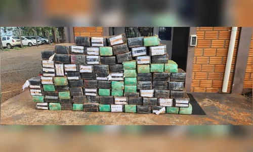 Policiais apreendem caminhão com uma tonelada e meia de maconha no PR
