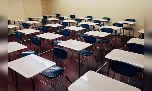 Professora é esfaqueada por alunos durante a aula no RS