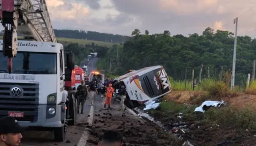 Sobe para nove total de mortos em acidente com ônibus na Bahia