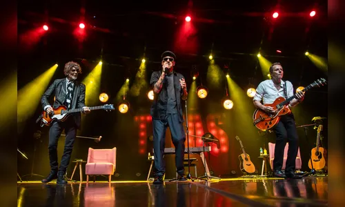 Titãs apresenta turnê "Microfonado" no Teatro Guaíra neste sábado