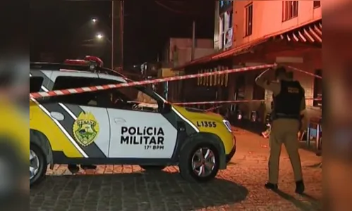 Homem é executado com mais de 15 tiros e queimado em rua do PR