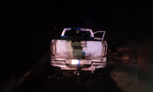 Caminhonete furtada em Maringá é encontrada em chamas na BR-376