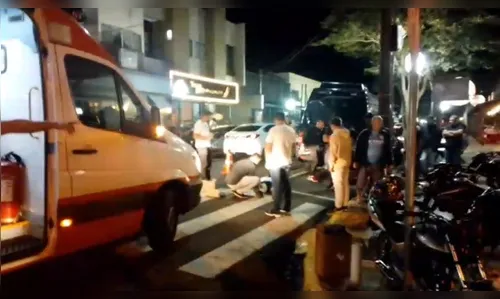 Vídeo: motociclista bate violentamente em van na Rua Dr. Oswaldo Cruz