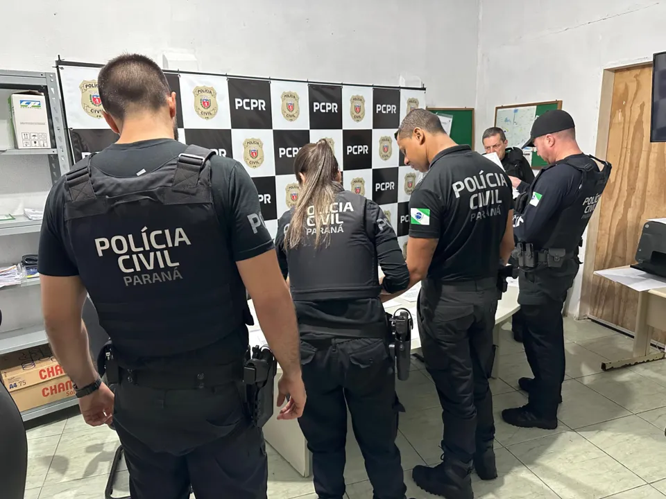 A organização criminosa agia utilizando pessoas fora do presídio para manter os negócios ilícitos