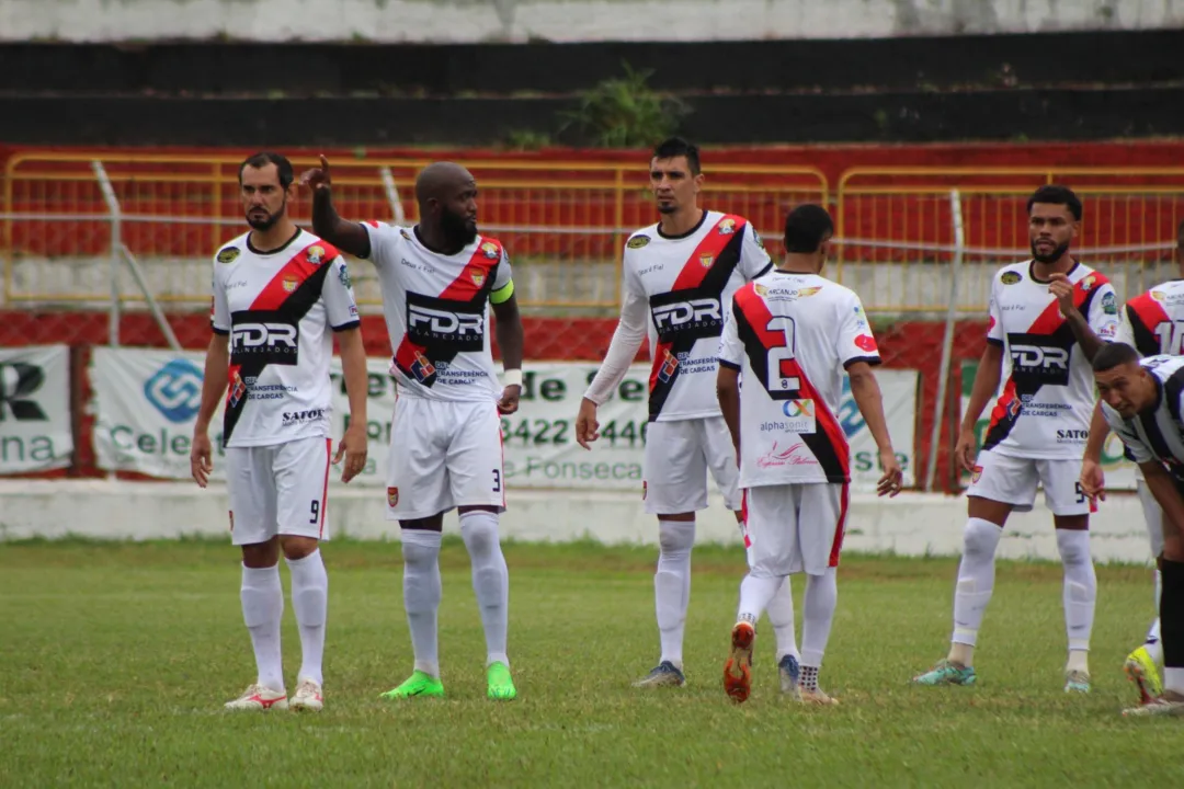 Apucarana Sports na vitória sobre o Grêmio Maringá por 2 a 1